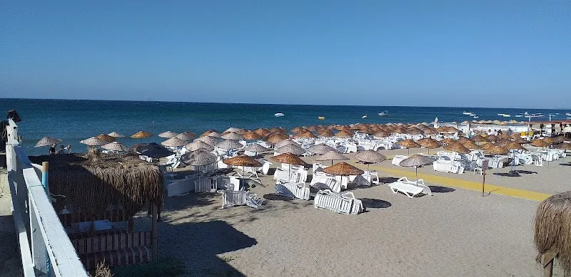 Edirne Bizimköy Fire Beach'te sakin deniz ve kumsal manzarası