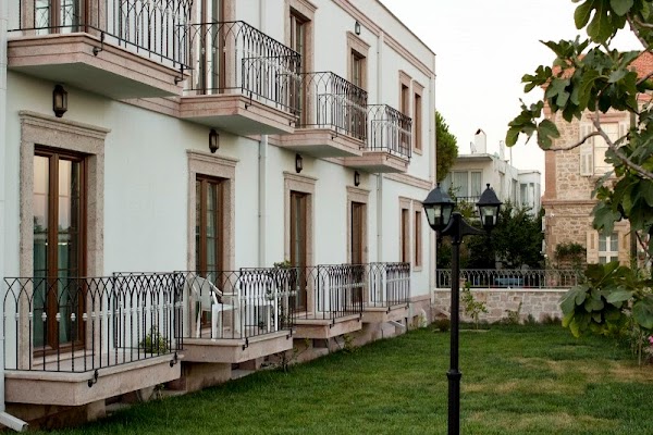 Elia Otel