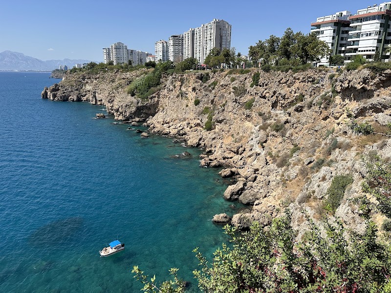 Fener Plajı Halka Açık (Kayalıklar)