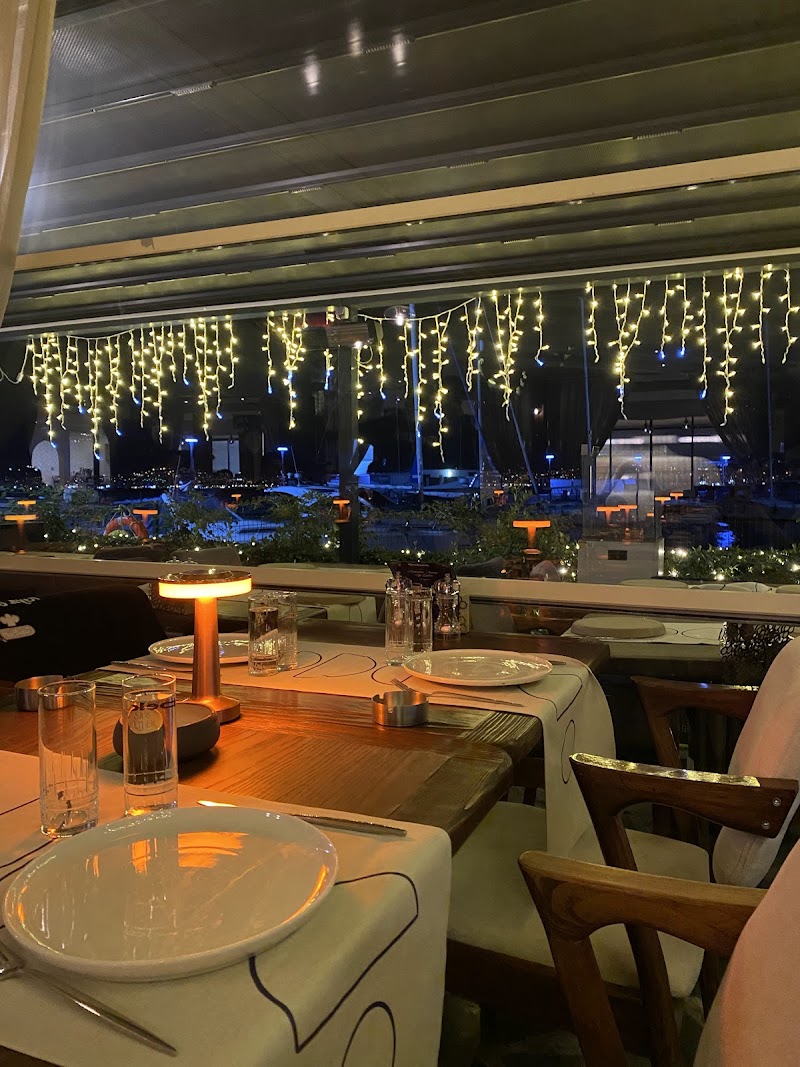 Göbek İzmir Marina marina