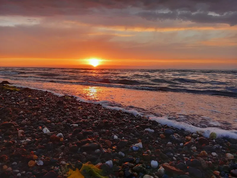 Yalova Halk Plajı'nda deniz ve kumsal manzarası