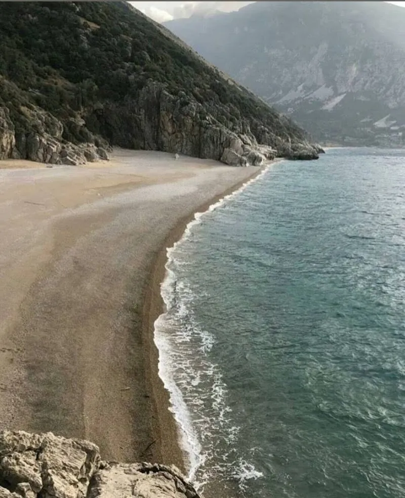 Akdeniz'in Saklı Kalbi: Hatay Hümeyra Plajı'nda Unutulmaz Bir Mavi Yolculuk