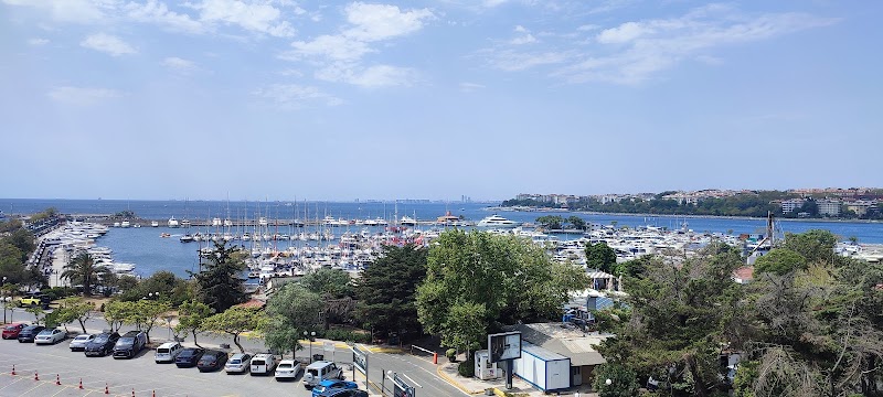 İstanbul Yacht Club marina