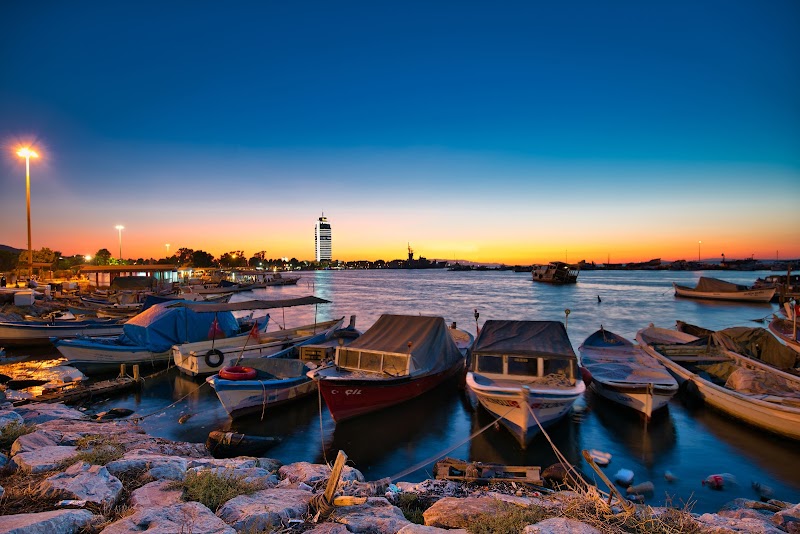 İzmir Marina marina