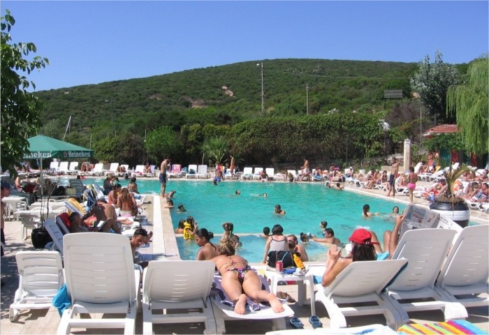 Kamo's Beach Club