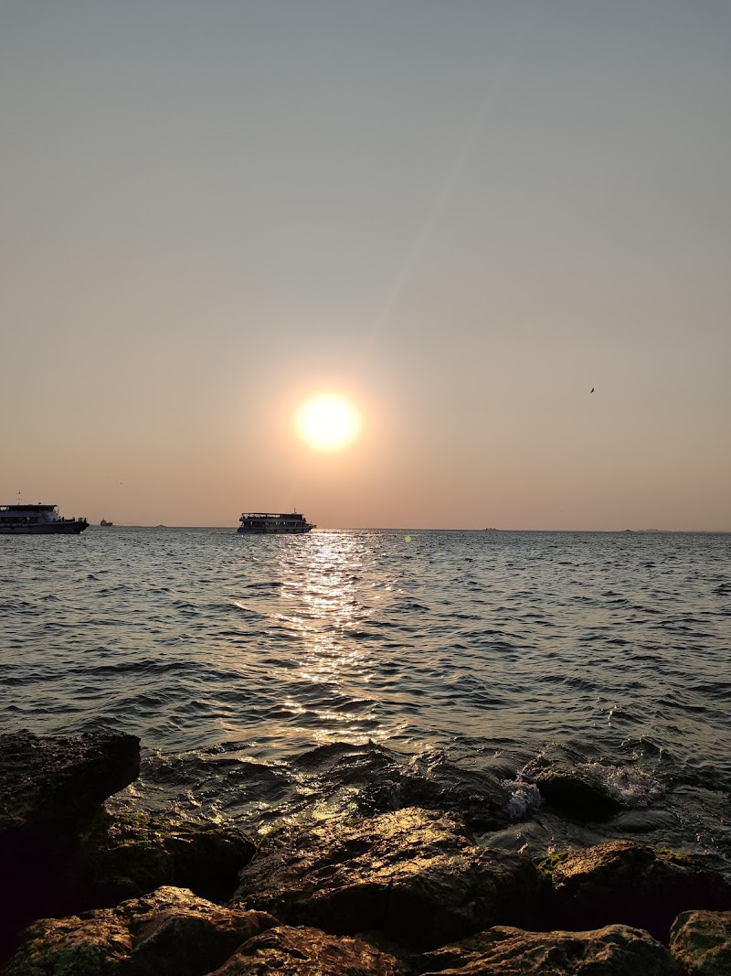 İzmir'in Kalbinde Huzur: Konak Sahili Gezi Rehberi (Haziran 2026)