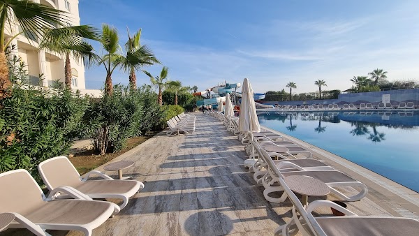 LAKE & RIVER SIDE HOTEL & SPA