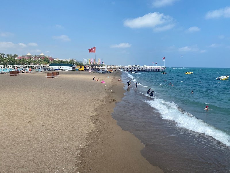 Lara Plajı: Antalya'nın Parlayan Yıldızı, Akdeniz Rüyalarınızın Başlangıcı (Haziran 2026)