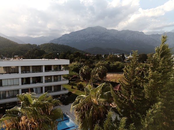 Meder Resort Hotel