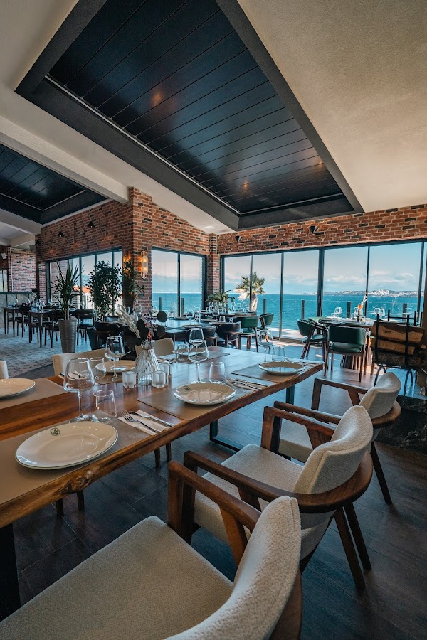 Olmo Restaurant & Beach