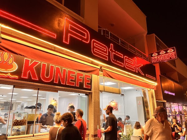 Petek Pastanesi